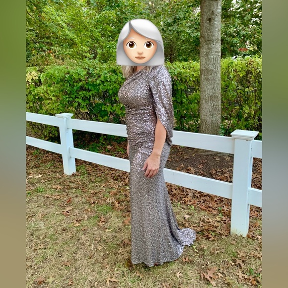 ✨ Betsy & Adam Gunmetal Sequin Gown – Red Carpet Glam ✨ - Picture 2 of 15